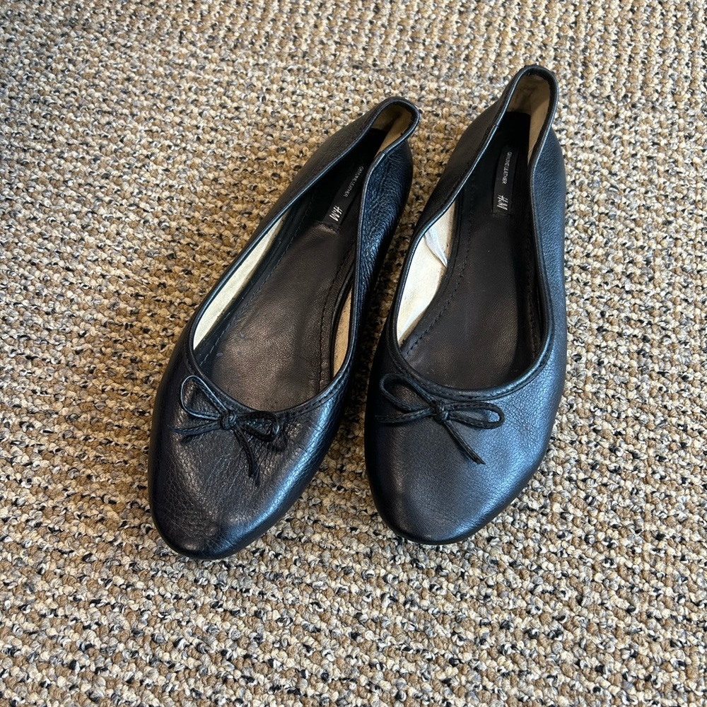 Black leather ballet flats from H&M size 41